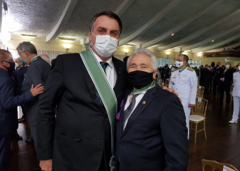 Elmano Ferrer é homenageado com Ordem Mérito do Militar em solenidade com Bolsonaro